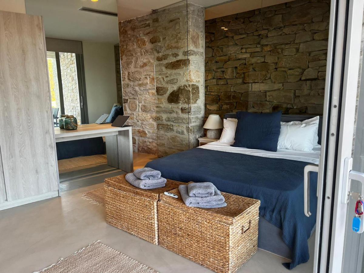 מילופוטאס Private 4 Bedroom Luxury Peaceful Mylo Villa W 2 Pools Close To Mylpotas Beach מראה חיצוני תמונה